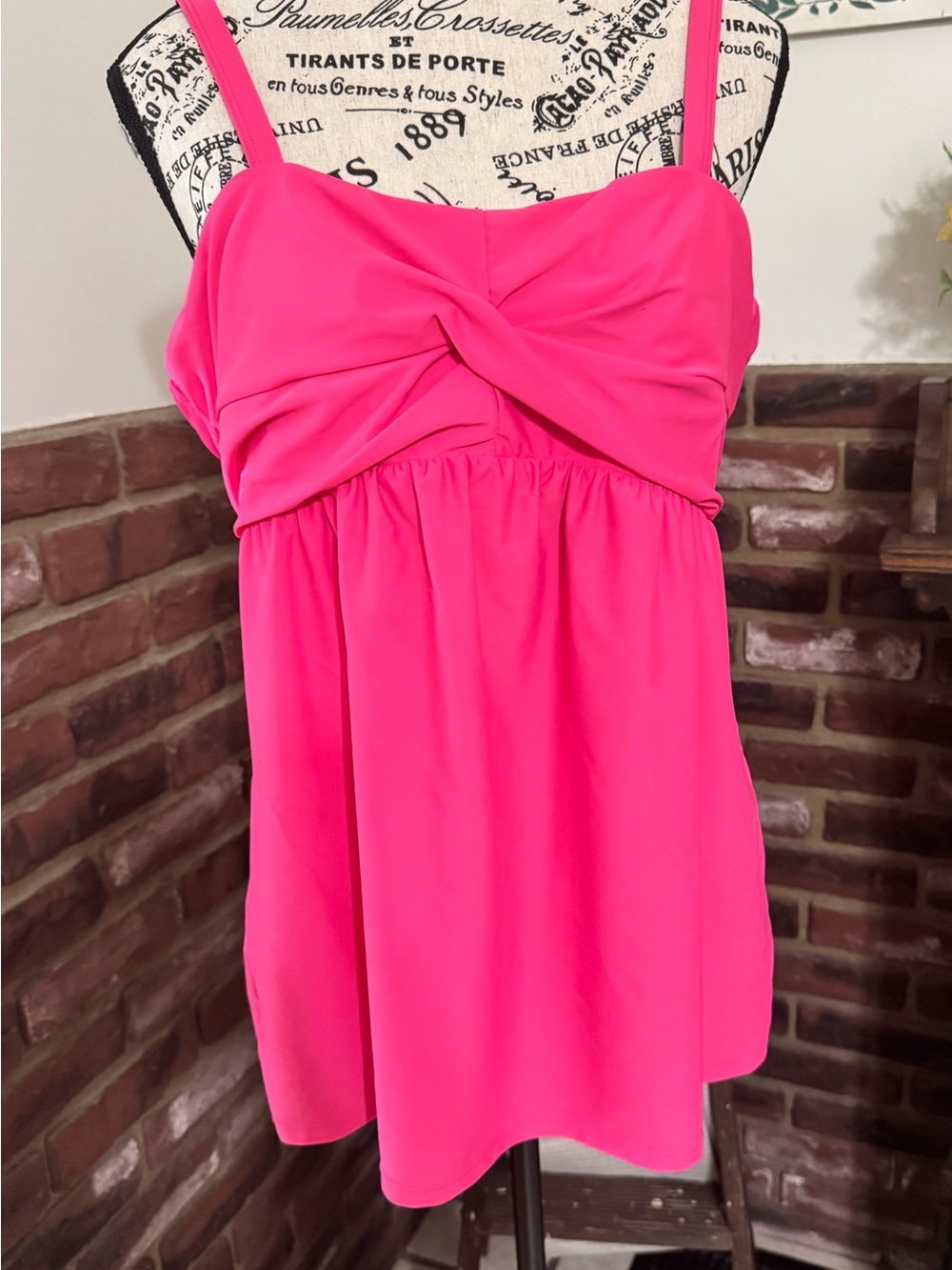 Women’s XL Hot Pink Tankini Swim Top – Twist Front, Adjustable Straps
